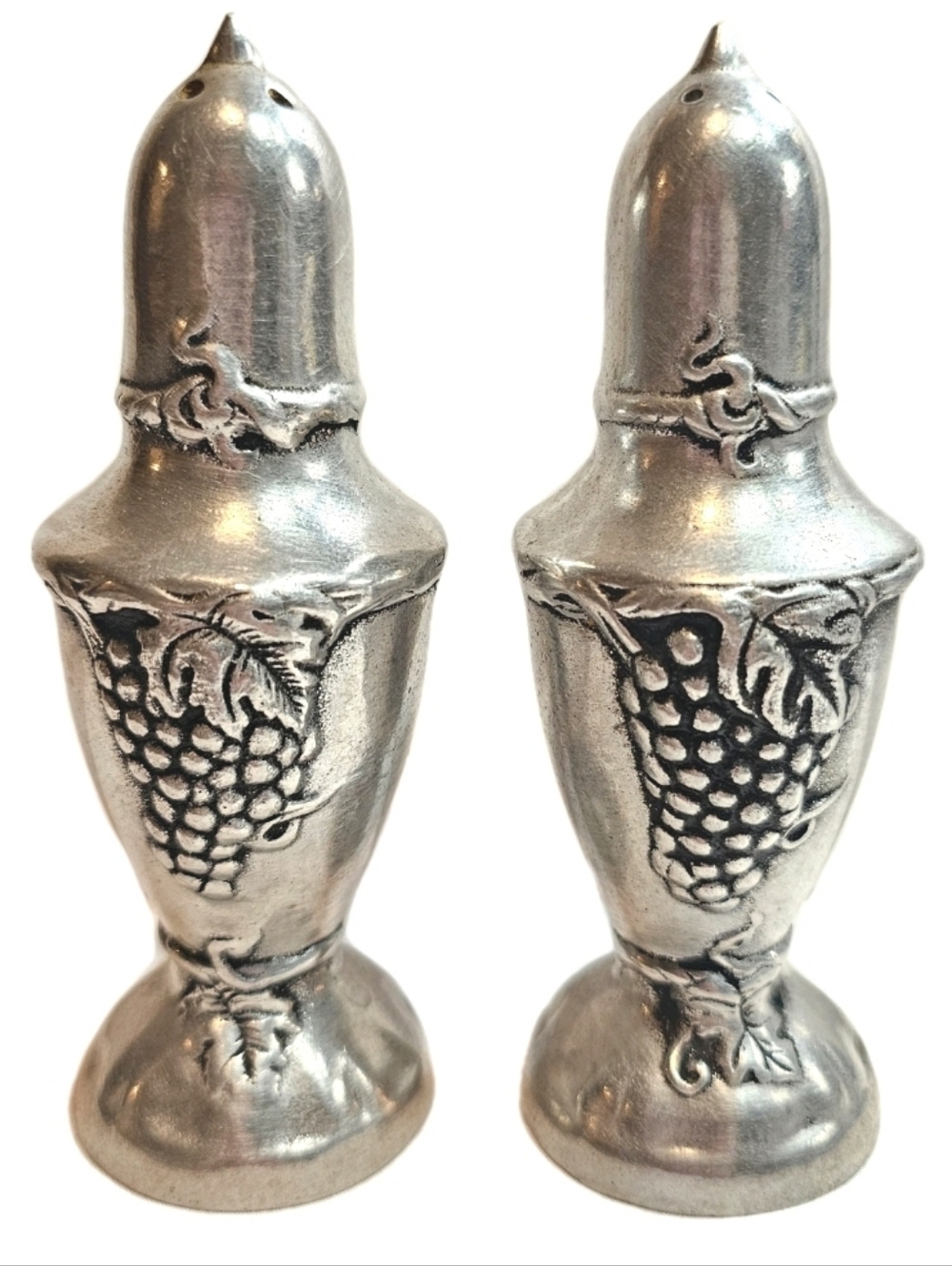 Vintage Collectible Pewter Vineyard Grapes Victorian Salt & Pepper Shakers - Picture 1 of 8